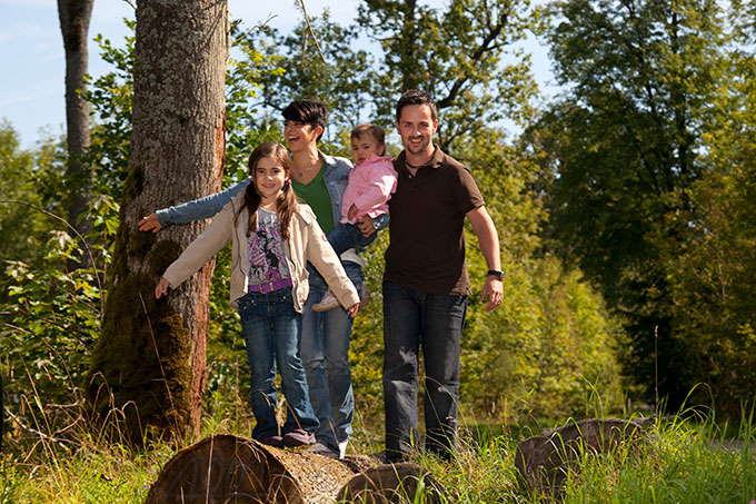 Familie im Grünen - Foto: Thomas Zigann